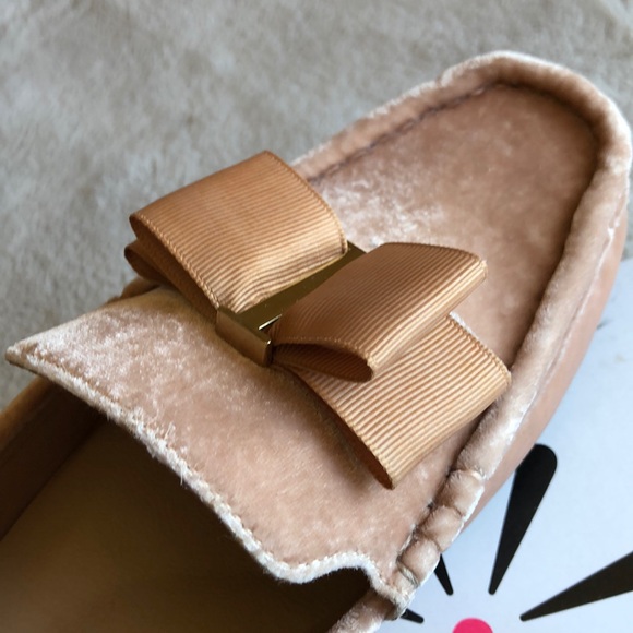 🎀 Velvet Moccasins with Grosgrain Bow 🎀 - Picture 3 of 12